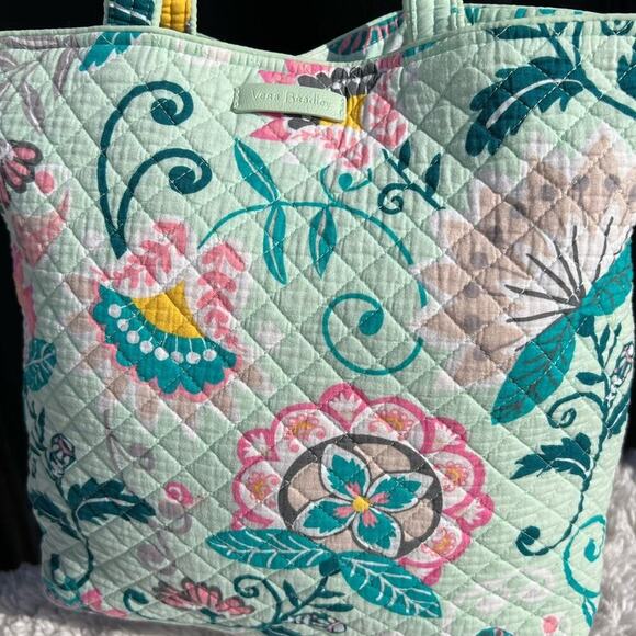 ˚₊‧꒰ა ☆ ໒꒱ ‧₊˚ Vera Bradley Iconic Small Vera Tote Bag in Mint Flowers (3A- DM) - Picture 3 of 11